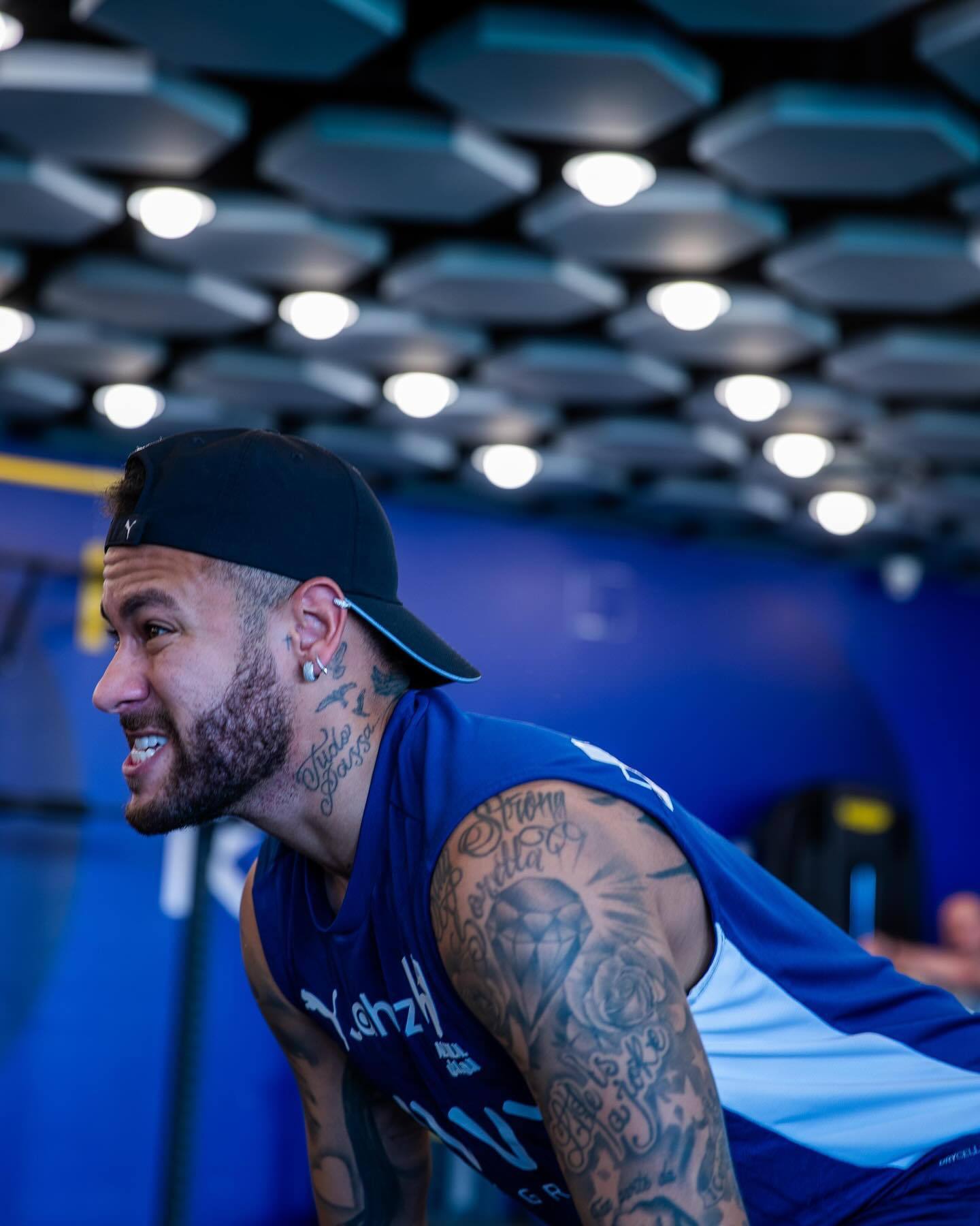 纹身师：不觉得斯帕莱蒂执教尤文是背叛那不勒斯，这只是工作（纹身师：斯帕莱蒂执教尤文非叛那不勒斯，只是职业选择）