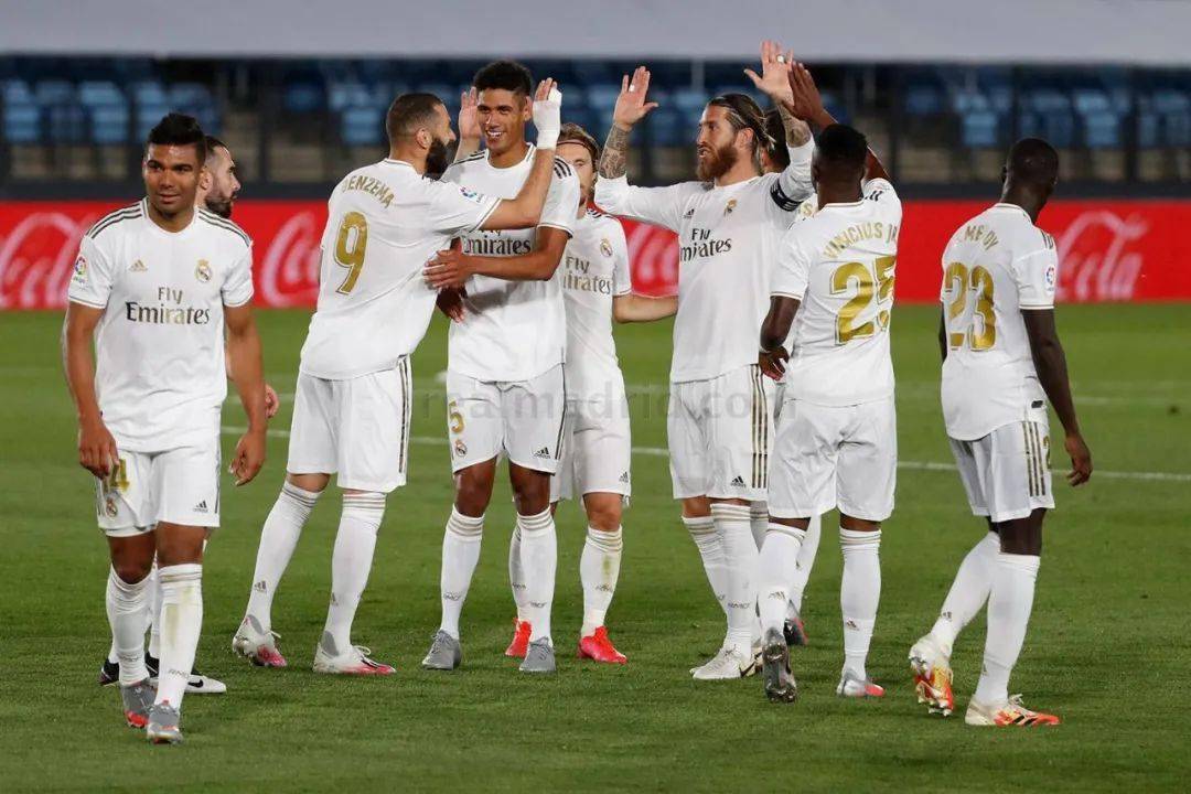 前门兴和多特主帅法夫尔宣布退休，曾三度荣膺德甲最佳教练（前多特、门兴主帅法夫尔宣布退休，三度当选德甲年度最佳教练）