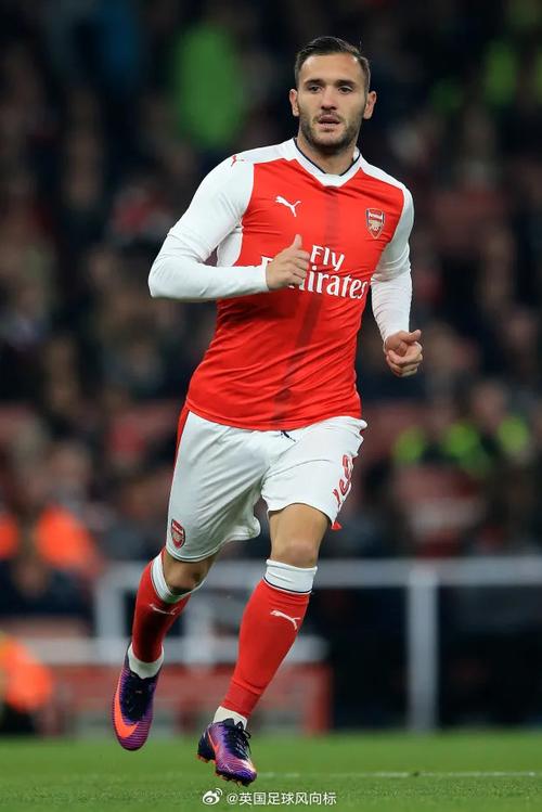 亚泰为客场全勤球迷颁发纪念证书，谭龙、徐浩峰等人参与颁奖（亚泰向客场全勤球迷颁发纪念证书，谭龙、徐浩峰等出席颁奖）