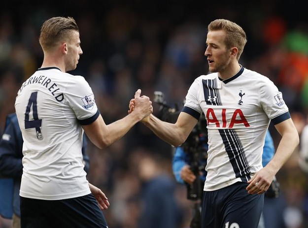 拉维亚开赛8分钟离场，球迷：他是我见过最易受伤的球员之一（拉维亚开场仅8分钟伤退，球迷无奈：堪称我见过最容易受伤的球员之一）