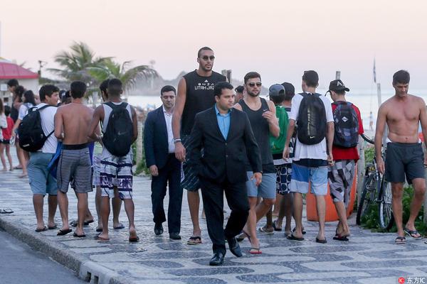 加拉：切尔西应该签下奥斯梅恩，他能带领蓝军重回巅峰（加拉建议切尔西引进奥斯梅恩：他能助蓝军重返巅峰）