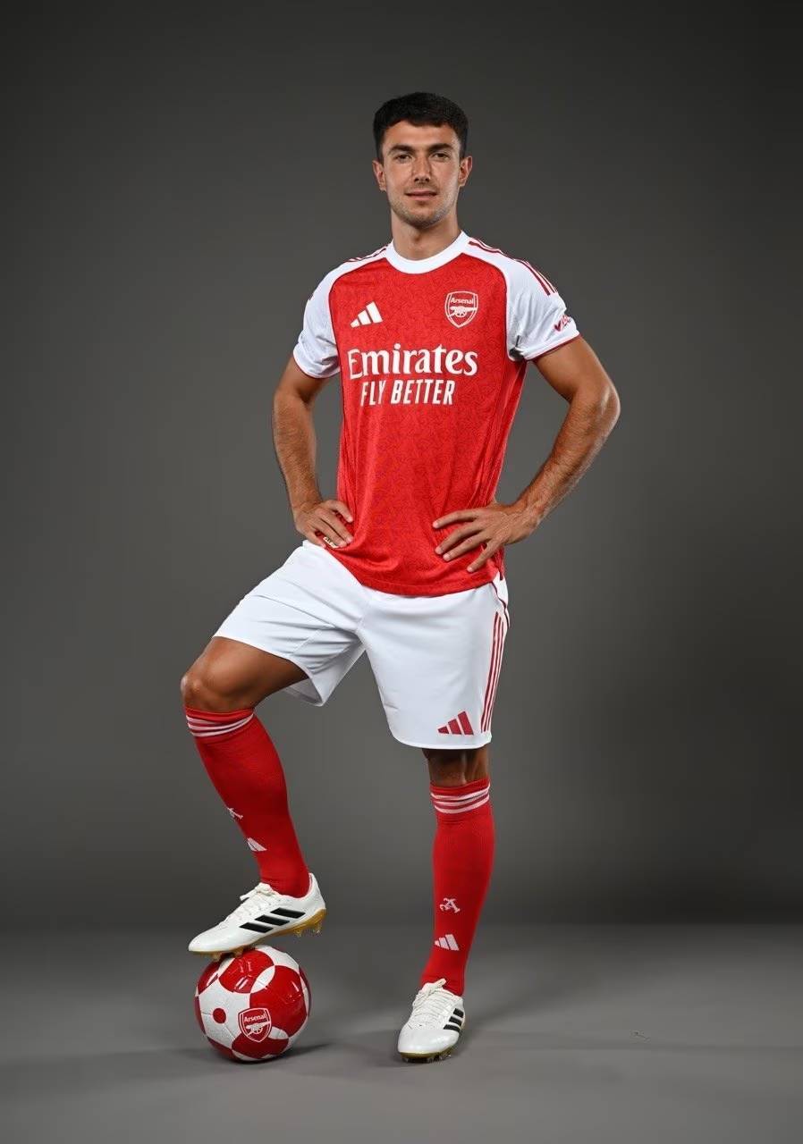 父子传承！伊布儿子获征召，将代表米兰参加意大利超级杯（子承父业！伊布之子入选米兰大名单，随队征战意大利超级杯）