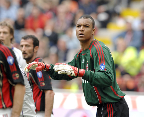 篮球湖人球员三分命中率提升明显（湖人球员三分准星显著提升）