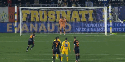 队报：维尼修斯冬窗无意离队，皇马高层仍想和维尼修斯完成续约（队报：维尼修斯不考虑冬窗离队，皇马管理层仍力促续约）