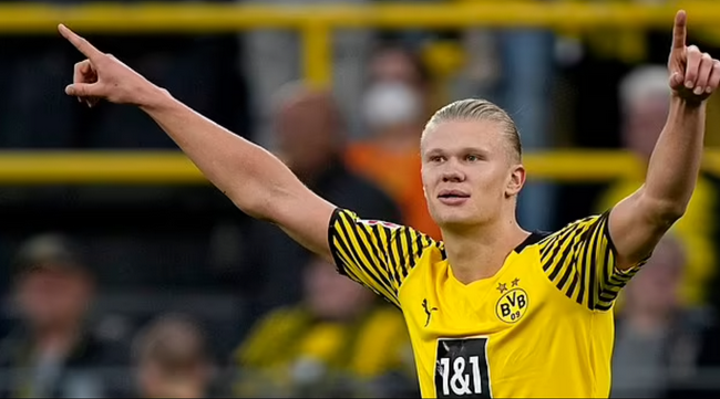 忍俊不禁！梅西、德保罗挤上印度当地小面包车，转身都费劲（笑出声！梅西与德保罗挤进印度小面包车，连转个身都费劲）