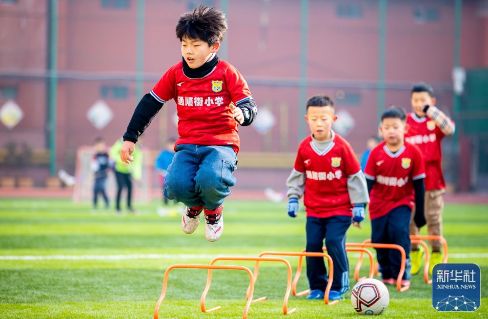 英媒：拜仁、尤文和巴黎有意免签科纳特，球员对各种选择持开放态度（英媒：拜仁、尤文与巴黎盯上科纳特免签，球员对去向持开放态度）