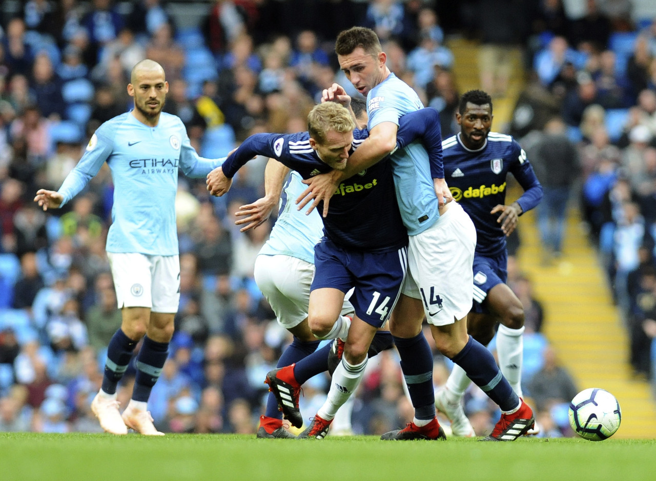 热议U22男足输越南：五后卫+偏哨都输了，非要国际日去忙全运（U22国足负越南掀热议：五后卫难救场，争议判罚难改局，国际比赛日仍忙全运）