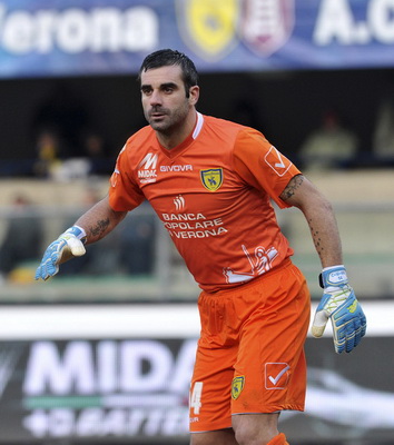 太阳战雷霆伤病报告：布克出战成疑，哈尔滕施泰因等因伤缺席（太阳vs雷霆伤情更新：布克出战存疑，哈尔滕施泰因等因伤缺阵）