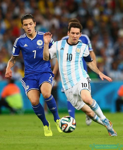 韩鹏：瓦科在我们心里已是最佳射手，希望明年能给他争回来（韩鹏：瓦科在我们心中已是最佳射手，盼明年替他夺回这一头衔）