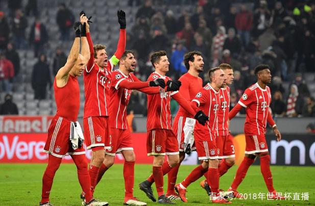 球员直接摊手，态度说明一切（球员摊手示意，态度一目了然）